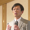 丹治 保典 氏